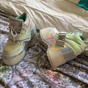 YRU holographic white platforms ✨
